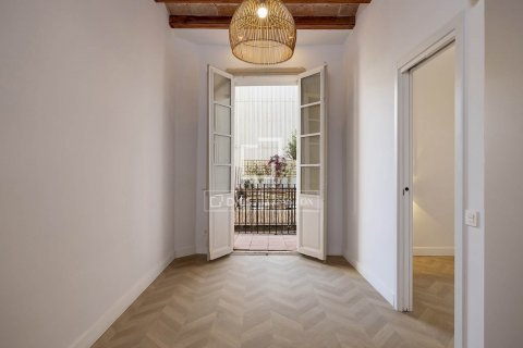 2 bedrooms apartment for sale in Barcelona, Catalonia, Spain № 8808 - photo 2