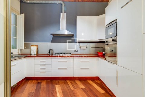 4 bedrooms apartment for sale in Barcelona, Catalonia, Spain № 8802 - photo 22