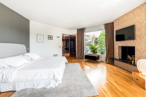 5 bedrooms apartment for rent in Barcelona, Catalonia, Spain № 1566 - photo 4