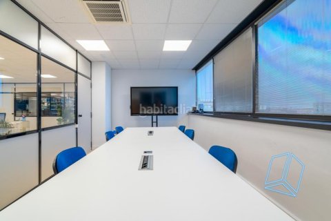 806 sq.m. office for sale in Sants-Montjuic, Barcelona, Catalonia, Spain № 2180 - photo 17