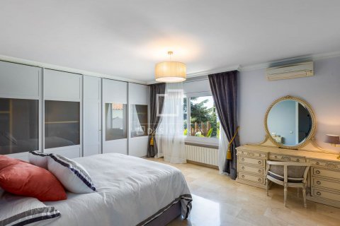 Villa de 6 dormitorios en alquiler en Alella, Barcelona, Cataluña, Spain № 8670 - foto 19