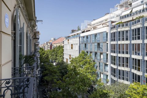4 bedrooms apartment for rent in Barcelona, Catalonia, Spain № 8668 - photo 7