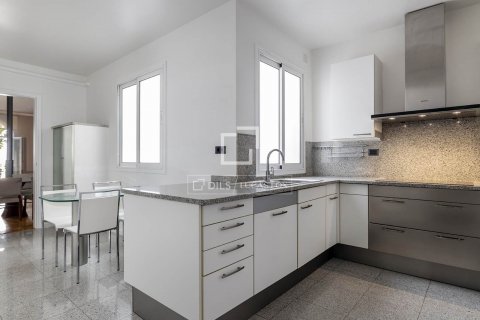 4 bedrooms apartment for rent in Barcelona, Catalonia, Spain № 8668 - photo 10