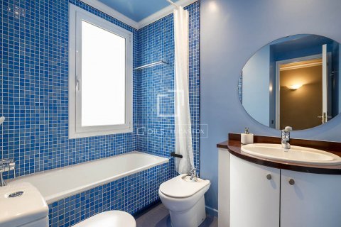 4 bedrooms apartment for rent in Barcelona, Catalonia, Spain № 8668 - photo 21