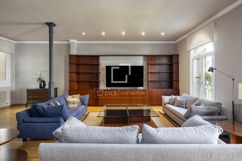 4 bedrooms apartment for rent in Barcelona, Catalonia, Spain № 8668 - photo 2