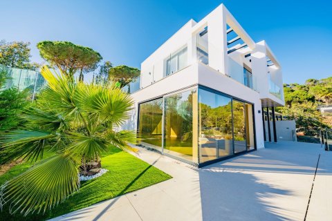 3 bedrooms house for sale in Lloret de Mar, Girona, Catalonia, Spain № 7199 - photo 6