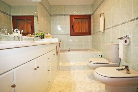 4 bedrooms house for sale in Lloret de Mar, Girona, Catalonia, Spain № 7198 - photo 14