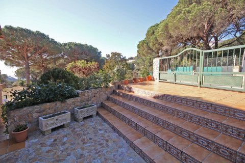 4 bedrooms house for sale in Lloret de Mar, Girona, Catalonia, Spain № 7198 - photo 24