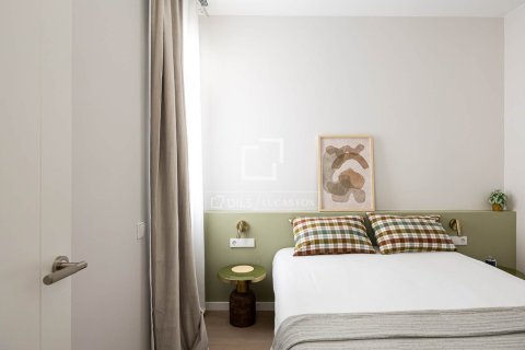 Apartamento de 3 dormitorios en venta en Barcelona, Cataluña, Spain № 4027 - foto 13