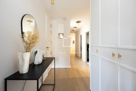Apartamento de 3 dormitorios en venta en Barcelona, Cataluña, Spain № 4027 - foto 8
