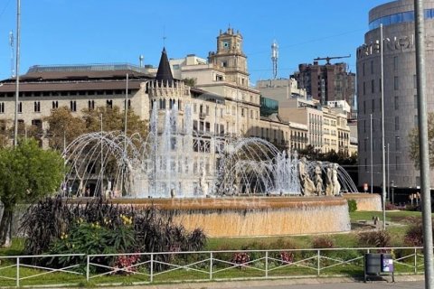 6189 sq.m. commercial property for rent in Barcelona, Catalonia, Spain № 8013 - photo 3