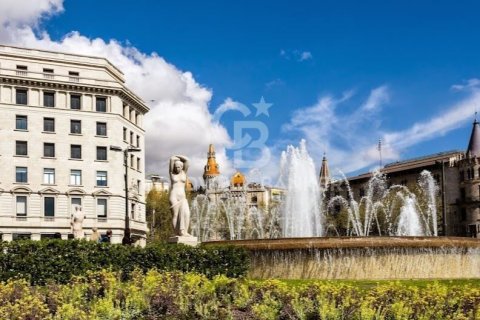 6189 sq.m. commercial property for rent in Barcelona, Catalonia, Spain № 8013 - photo 2