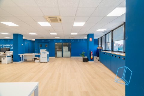 806 sq.m. office for sale in Sants-Montjuic, Barcelona, Catalonia, Spain № 2187 - photo 2