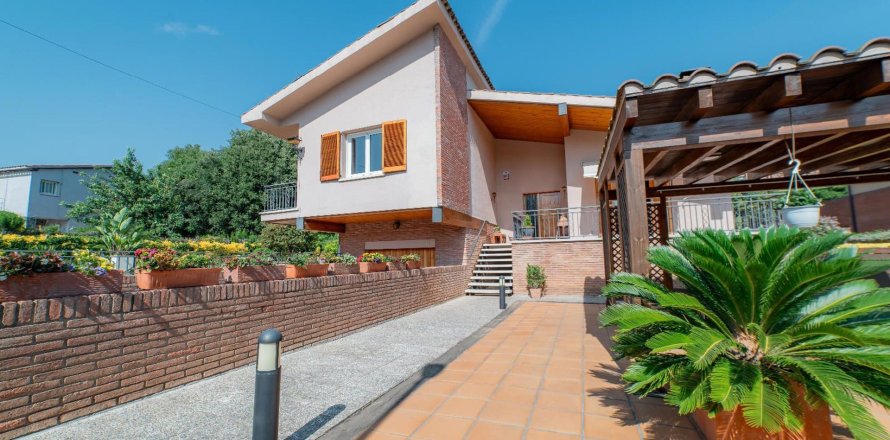 4 bedrooms house for sale in Arenys de Munt, Barcelona, Catalonia, Spain № 1463