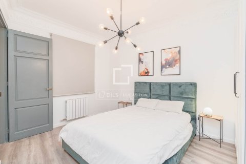 Apartamento de 4 dormitorios en alquiler en Barcelona, Cataluña, Spain № 7122 - foto 14