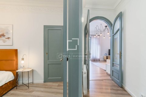 Apartamento de 4 dormitorios en alquiler en Barcelona, Cataluña, Spain № 7122 - foto 12