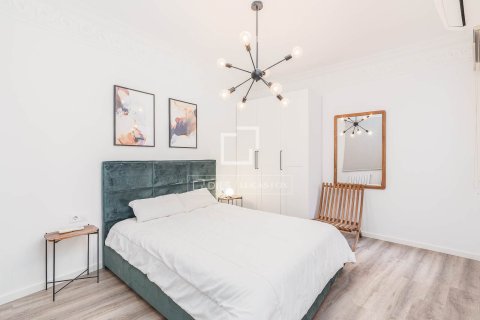 Apartamento de 4 dormitorios en alquiler en Barcelona, Cataluña, Spain № 7122 - foto 16