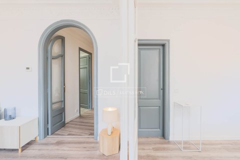 Apartamento de 4 dormitorios en alquiler en Barcelona, Cataluña, Spain № 7122 - foto 13