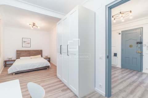 Apartamento de 4 dormitorios en alquiler en Barcelona, Cataluña, Spain № 7122 - foto 17