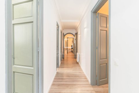 Apartamento de 4 dormitorios en alquiler en Barcelona, Cataluña, Spain № 7122 - foto 7