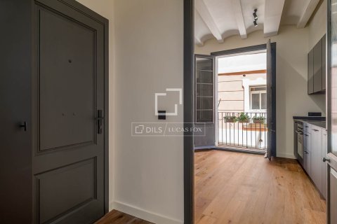 Apartamento de 2 dormitorios en venta en Barcelona, Cataluña, Spain № 7118 - foto 4