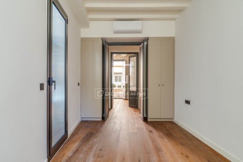 Apartamento de 2 dormitorios en venta en Barcelona, Cataluña, Spain № 7118 - foto 10