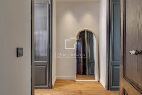 Apartamento de 2 dormitorios en venta en Barcelona, Cataluña, Spain № 7118 - foto 5
