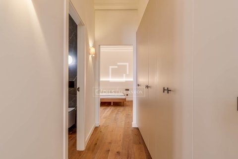Apartamento de 2 dormitorios en venta en Barcelona, Cataluña, Spain № 7118 - foto 24