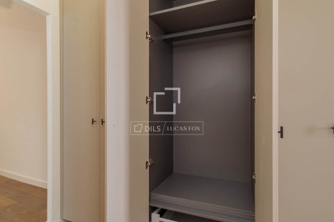 Apartamento de 2 dormitorios en venta en Barcelona, Cataluña, Spain № 7118 - foto 23