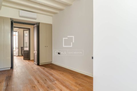 Apartamento de 2 dormitorios en venta en Barcelona, Cataluña, Spain № 7118 - foto 6