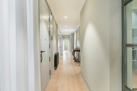 Купить квартиру в Барселона, Испания с 4 комнаты, № 1512 - фото 12