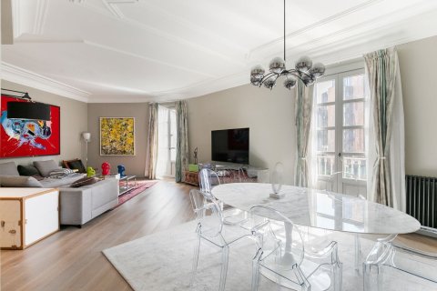Купить квартиру в Барселона, Испания с 4 комнаты, № 1512 - фото 3