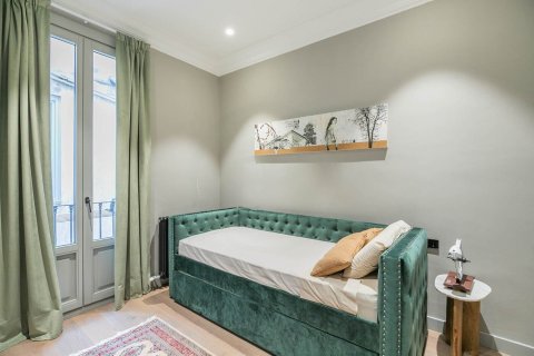 Купить квартиру в Барселона, Испания с 4 комнаты, № 1512 - фото 18