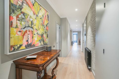Купить квартиру в Барселона, Испания с 4 комнаты, № 1512 - фото 21