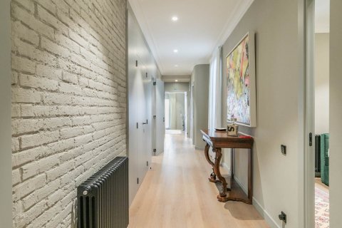 Купить квартиру в Барселона, Испания с 4 комнаты, № 1512 - фото 20