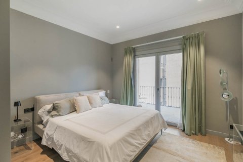 Купить квартиру в Барселона, Испания с 4 комнаты, № 1512 - фото 14