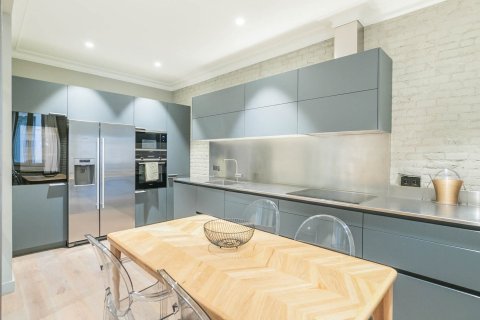 Купить квартиру в Барселона, Испания с 4 комнаты, № 1512 - фото 10