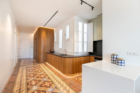 Apartamento de 3 dormitorios en venta en Barcelona, Cataluña, Spain № 1510 - foto 9
