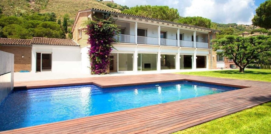 7 bedrooms house for rent in Barcelona, Catalonia, Spain № 1574
