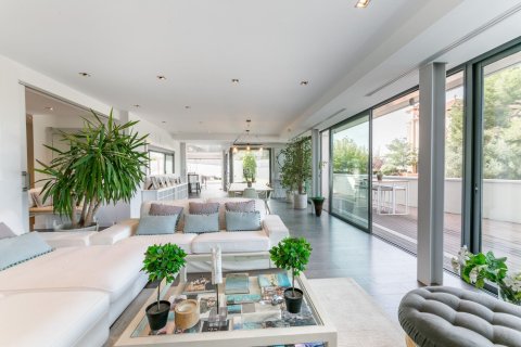 10 bedrooms house for rent in Barcelona, Catalonia, Spain № 1572 - photo 4