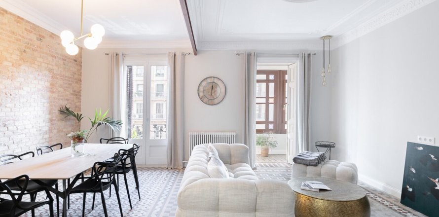 3 bedrooms apartment for sale in Barcelona, Catalonia, Spain № 1495