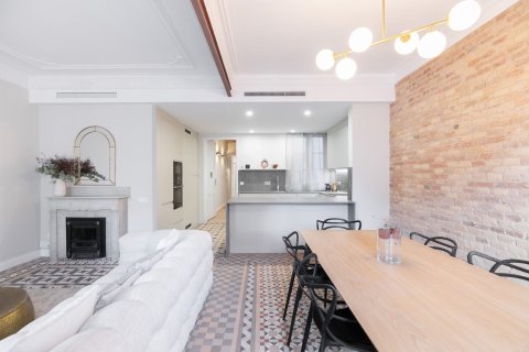 3 bedrooms apartment for sale in Barcelona, Catalonia, Spain № 1495 - photo 10