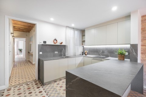 3 bedrooms apartment for sale in Barcelona, Catalonia, Spain № 1495 - photo 13