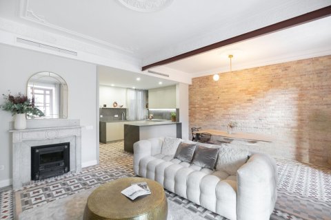 3 bedrooms apartment for sale in Barcelona, Catalonia, Spain № 1495 - photo 2