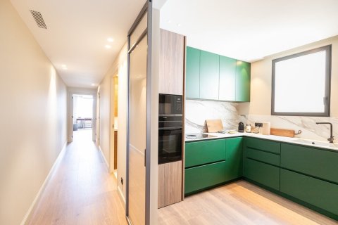 Купить квартиру в Барселона, Испания с 3 комнаты, № 1496 - фото 8
