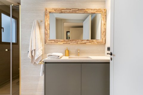 Купить квартиру в Барселона, Испания с 3 комнаты, № 1496 - фото 25