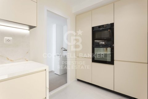 Apartamento de 5 dormitorios en venta en Barcelona, Cataluña, Spain № 5700 - foto 15
