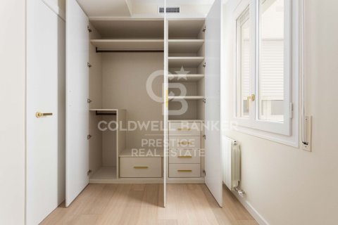 Apartamento de 5 dormitorios en venta en Barcelona, Cataluña, Spain № 5700 - foto 29