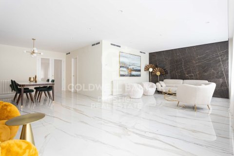 Apartamento de 5 dormitorios en venta en Barcelona, Cataluña, Spain № 5700 - foto 4