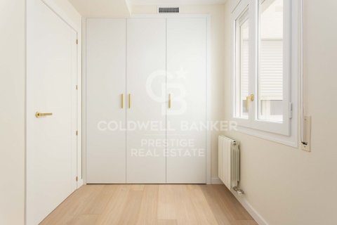 Apartamento de 5 dormitorios en venta en Barcelona, Cataluña, Spain № 5700 - foto 24